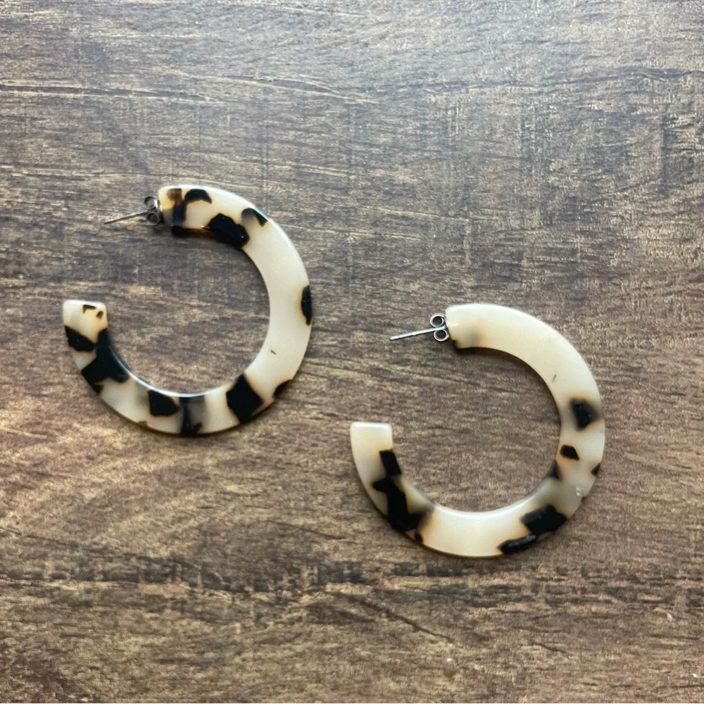 Universal Thread Tortoise Shell Hoops - Picture 1 of 2